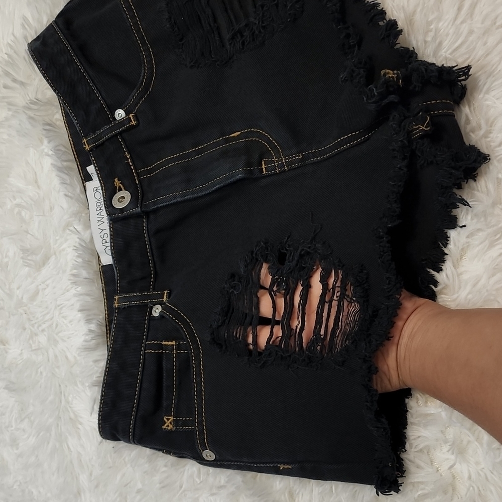Distressed short - Picture 5 of 6